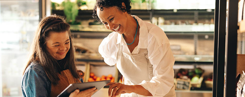 Two women laughing in conversation (Photo)