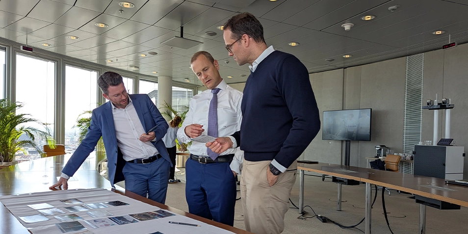 Marcel Gabalin, Andreas Bertl and René Knapp discuss the effects of climate change on the insurance business at the UNIQA Environment Day 2025.