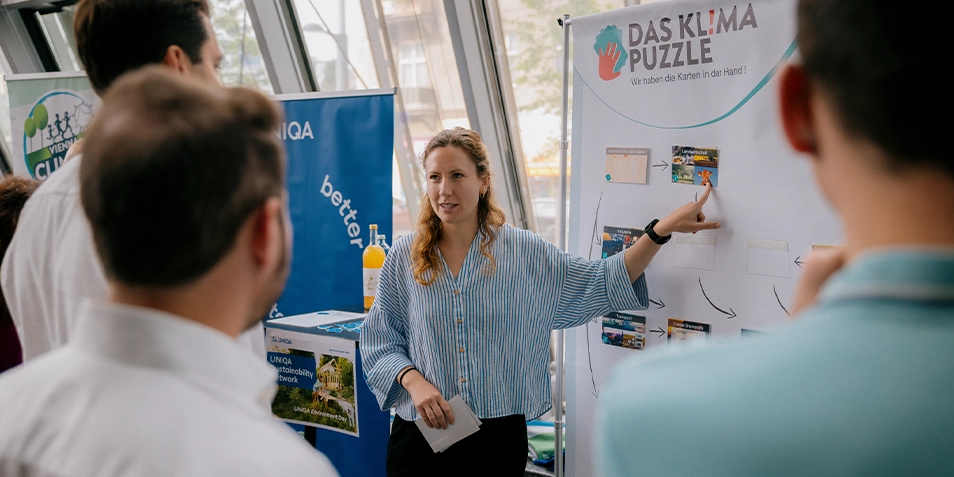 The interactive learning format Climate Puzzle familiarises employees with the topic of climate change in a simple and understandable way.